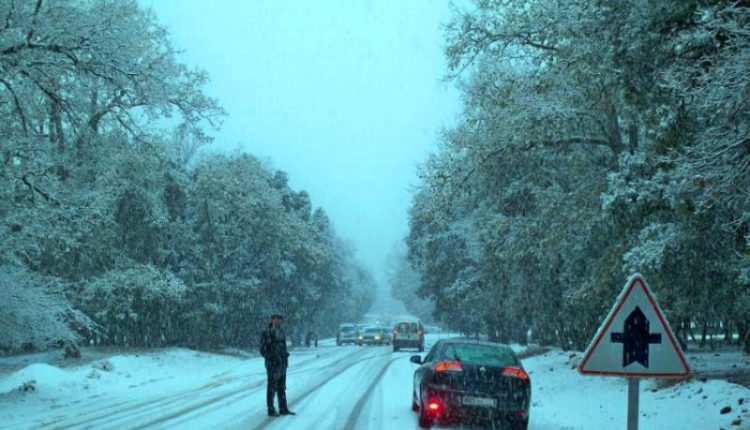 سقوط ثلوج بإحدى المناطق الأطلسية المغربية (أرشيفية)